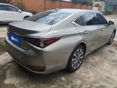 Lexus ES 200 Excellence Edition - ფოტო 2