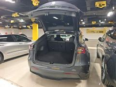 Tesla Model Y Standard Range RWD - photo 18