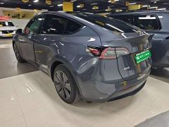 Tesla Model Y Standard Range RWD - photo 4