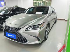 Lexus ES 300h Excellence - photo 1