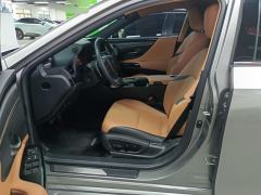 Lexus ES 300h Excellence - photo 14