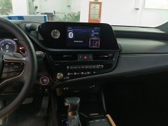 Lexus ES 300h Excellence - photo 17