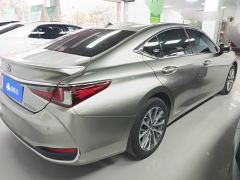 Lexus ES 300h Excellence - photo 2