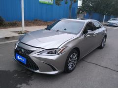 Lexus ES 200 Excellence Edition - photo 1
