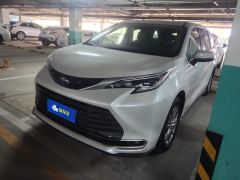 Toyota Sienna Dual-Engine 2.5L Luxury Edition - photo 1
