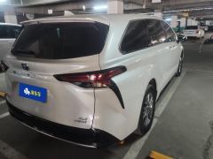 Toyota Sienna Dual-Engine 2.5L Luxury Edition - photo 2