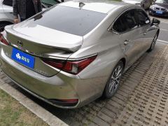 Lexus ES 300h Excellence - фото 2