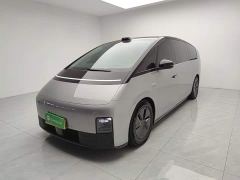 Li Auto Li Xiang MEGA Ultra - фото 1