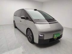 Li Auto Li Xiang MEGA Ultra - фото 3