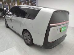 Li Auto Li Xiang MEGA Ultra - фото 4