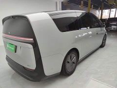 Li Auto Li Xiang MEGA Ultra - фото 6