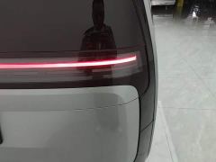 Li Auto Li Xiang MEGA Ultra - фото 7