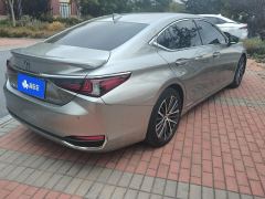 Lexus ES 300h Premium Edition - ფოტო 2