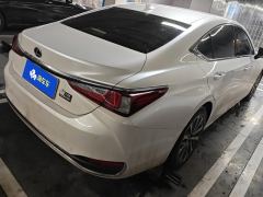 Lexus ES 200 Excellence Edition - ფოტო 2