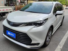 Toyota Sienna Dual-Engine 2.5L Comfort Edition - фото 1