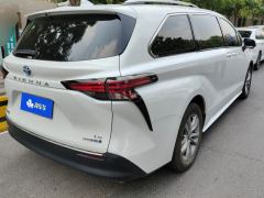 Toyota Sienna Dual-Engine 2.5L Comfort Edition - фото 2