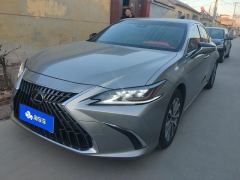 Lexus ES 200 Excellence Edition - ფოტო 1