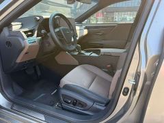 Lexus ES 200 Premium Edition - ფოტო 3