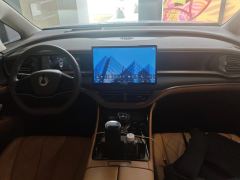 Denza D9 DM-i 1.5T 180km AWD Version 7 - ფოტო 16