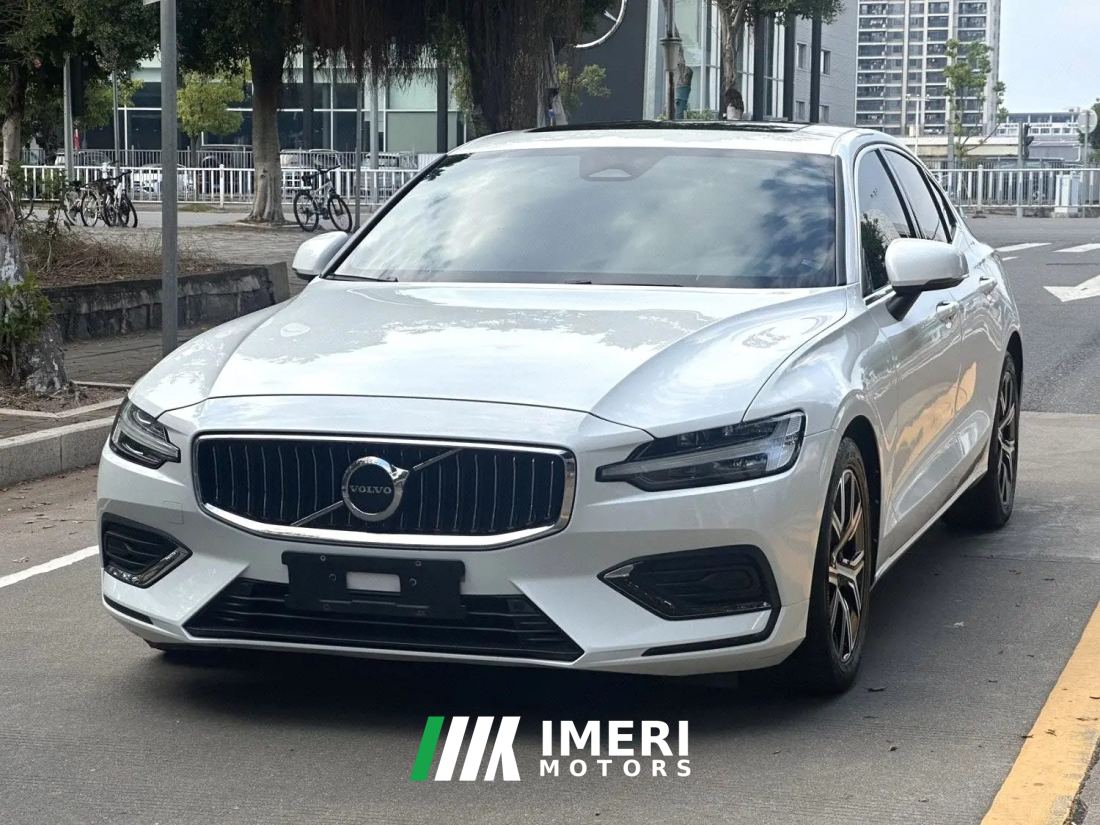 Volvo S60 B4 Smart Luxury Edition - автомобиль из Китая