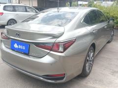 Lexus ES 200 Excellence Edition - ფოტო 2