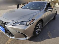 Lexus ES 200 Excellence Edition - ფოტო 1