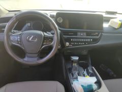 Lexus ES 200 Excellence Edition - ფოტო 16