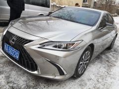 Lexus ES 200 Excellence Edition - ფოტო 1