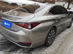 Lexus ES 200 Excellence Edition - ფოტო 2