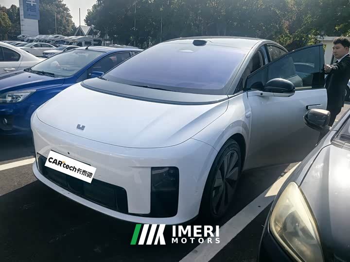Li Auto i8 Standard Edition