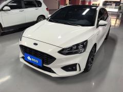 Ford Focus EcoBoost 180 ST Line - ფოტო 1