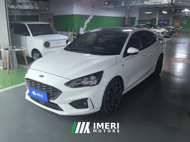 Ford Focus EcoBoost 180 ST Line - car from China