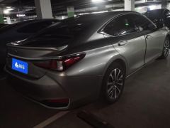 Lexus ES 200 Excellence Edition - ფოტო 2