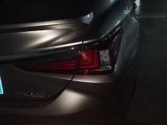 Lexus ES 200 Excellence Edition - ფოტო 5