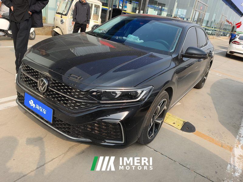 Volkswagen Passat Distinguished Edition 330TSI Star Elite Edition