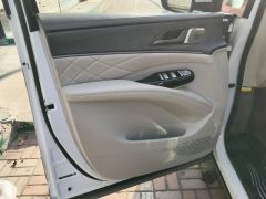Denza D9 DM-i 1.5T 180km AWD Version 7 - ფოტო 12