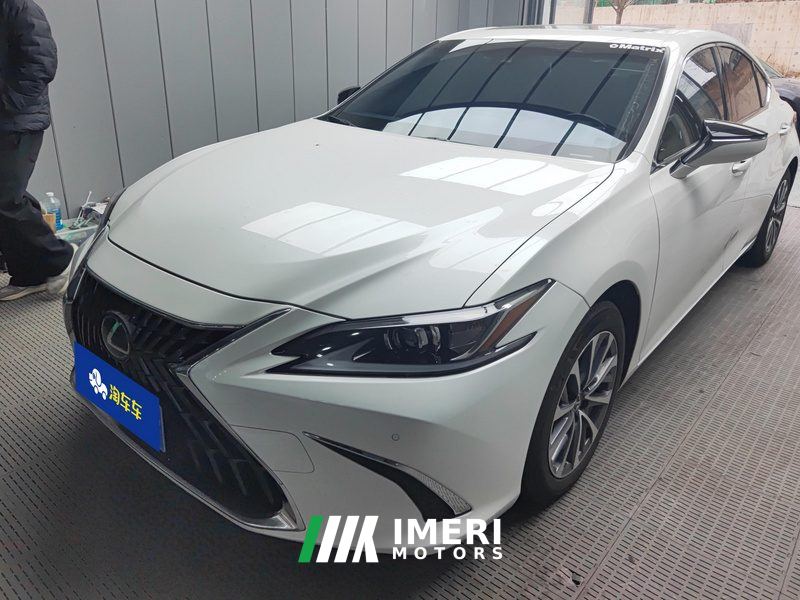 Lexus ES 300h Excellence Edition - ავტომობილი ჩინეთიდან