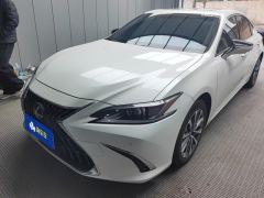 Lexus ES 300h Excellence Edition - ფოტო 1