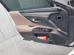 Lexus ES 300h Excellence Edition - ფოტო 12