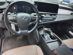 Lexus ES 300h Excellence Edition - ფოტო 16