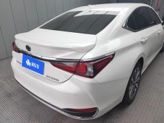 Lexus ES 300h Excellence Edition - ფოტო 2