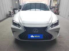 Lexus ES 300h Excellence Edition - ფოტო 3