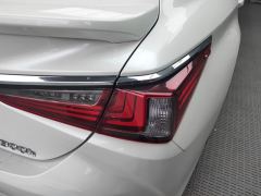 Lexus ES 300h Excellence Edition - ფოტო 5