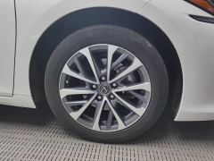 Lexus ES 300h Excellence Edition - ფოტო 6