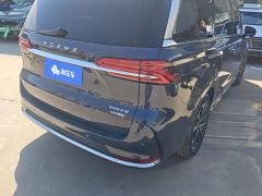 Roewe iMAX8 2.0T Supreme Edition - photo 2
