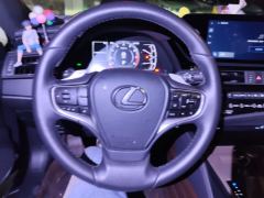 Lexus ES 200 Excellence Edition - фото 18