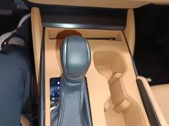 Lexus ES 200 Premium Edition - ფოტო 13