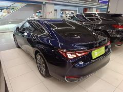 Lexus ES 200 Premium Edition - ფოტო 4