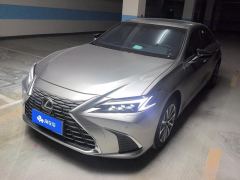 Lexus ES 200 Premium Edition - photo 1