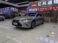 Lexus ES 200 Excellence Edition - photo 1